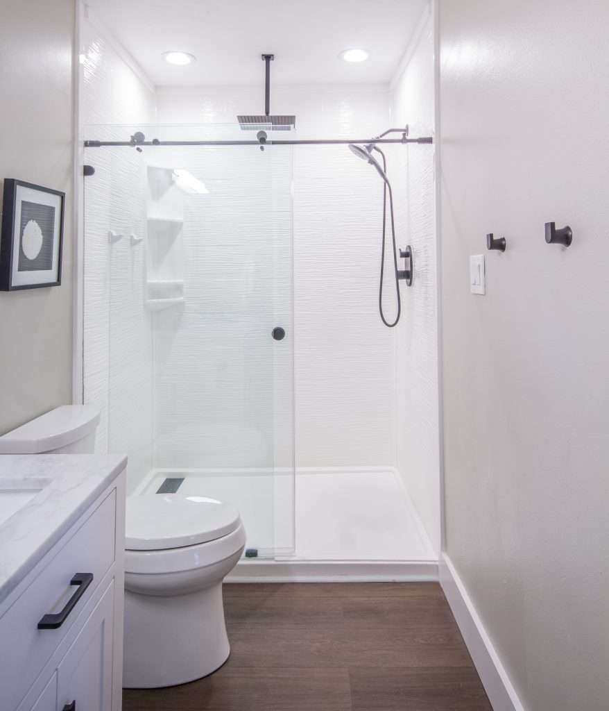 Trend Alert? 8 Narrow Bathrooms That Rock Tubs in the Shower